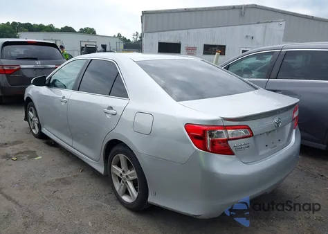 2014 Toyota Camry Se z USA, uszkodzony, nr VIN 4T1BF1FK2EU828360